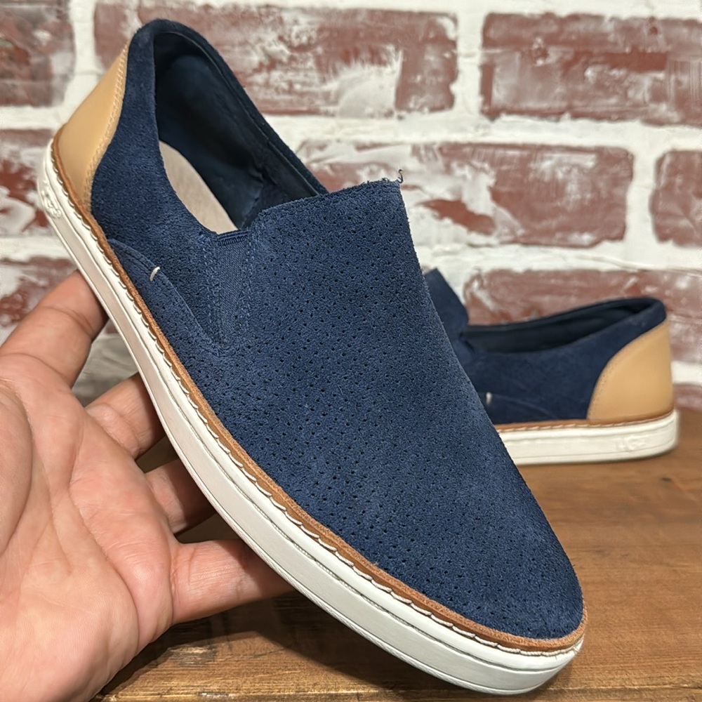 UGG Australia Ashley Perf Women’s Sz 8.5 Suede Slip on